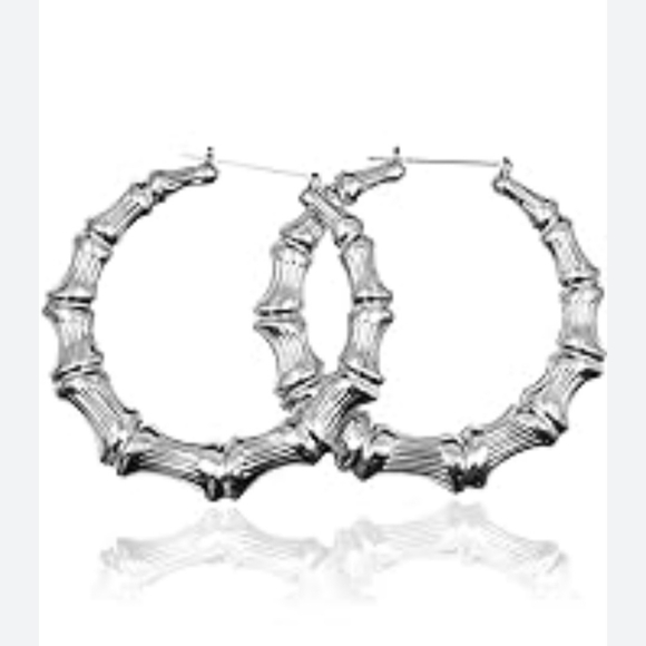 🔥FASHIONABLE MEDIUM HOOP EARRINGS🔥 - Picture 2 of 3